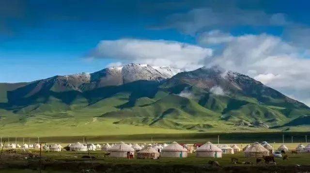 新疆欢迎您，尊敬的领导与朋友们共聚一堂